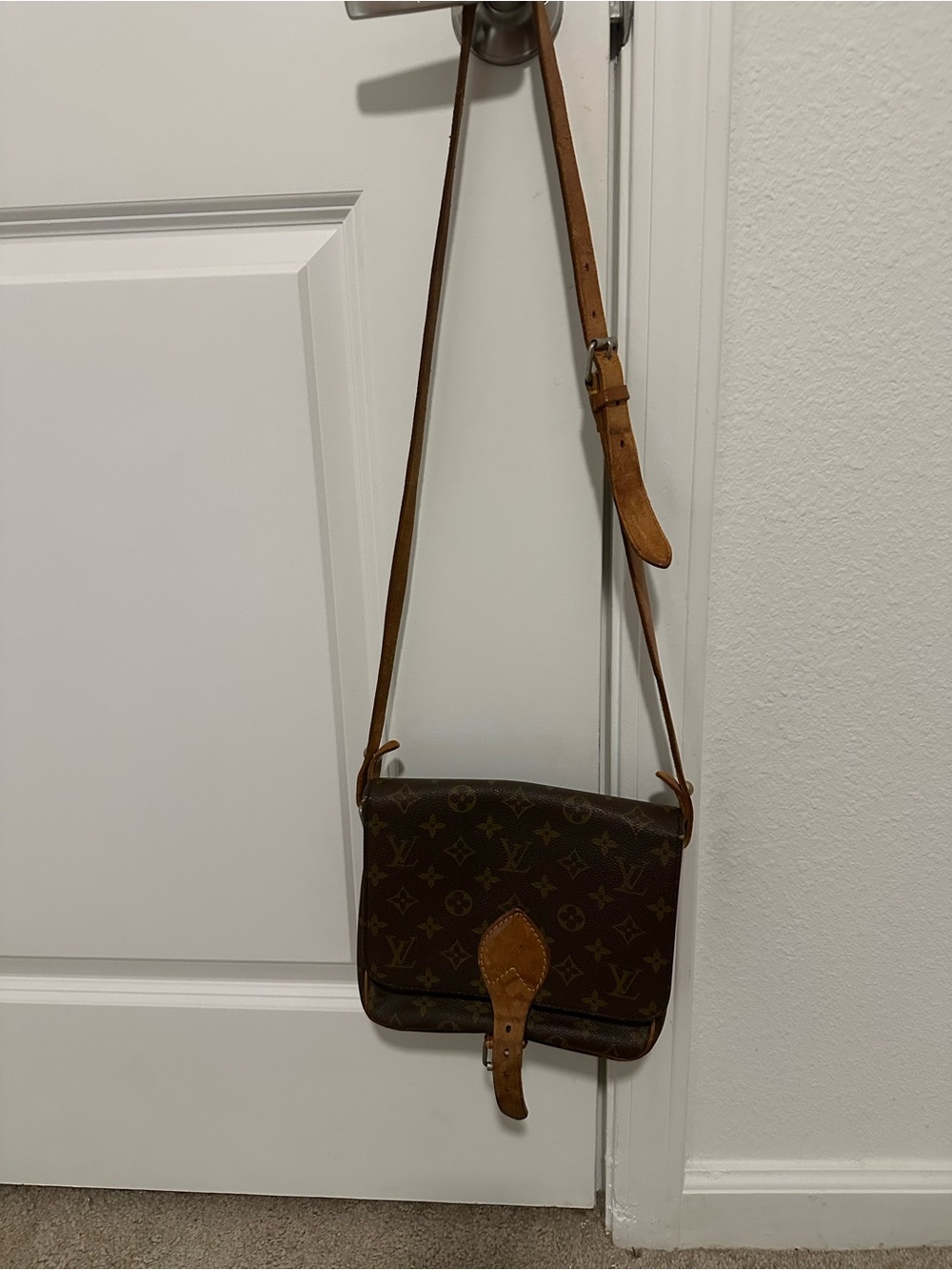 Authentic Louis Vuitton Monogram cross body/messenger bag - Picture 2 of 8